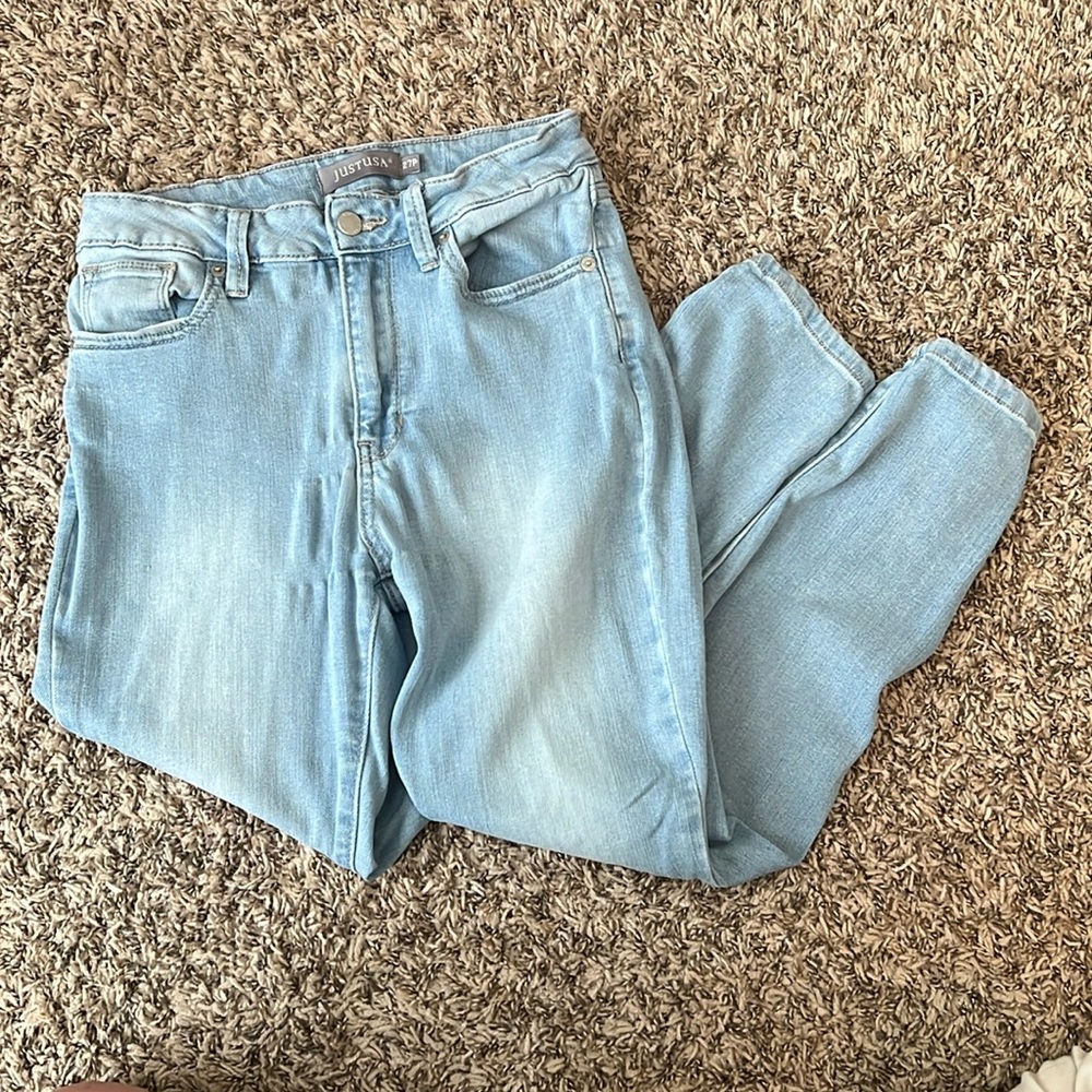 Light wash skinny jeans
